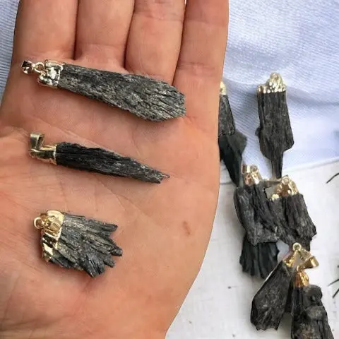 [10482] Cianita negra escoba de bruja